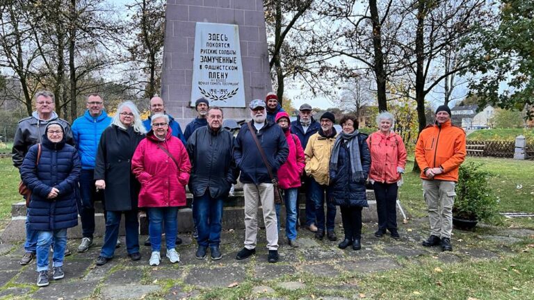 Rietberger Grüne besuchen die Gedenkstätte Stalag 326 in Stukenbrock